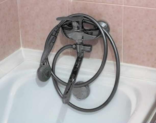 Как заменить сифон в ванной